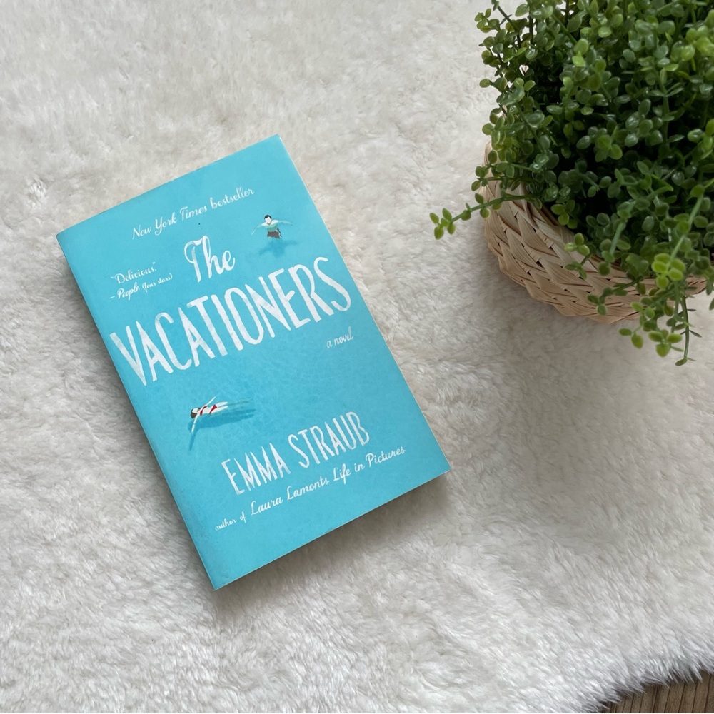 🌈2/$20🌈 “The Vacationers” - Emma Straub